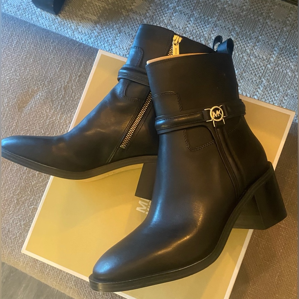MICHAEL KORS 100% LEATHER MINDY Block Heel Bootie NEW IN BOX | MSRP $295 | S 8.5 - Picture 11 of 14